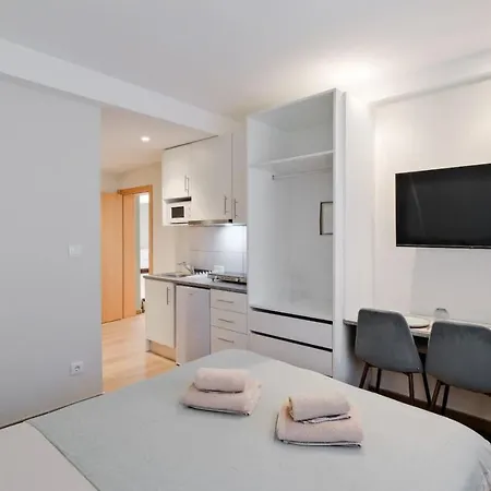Apartament Lovely Fully Equipped Near Subway N1 *