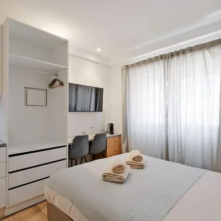 Lovely Fully Equipped Near Subway N1