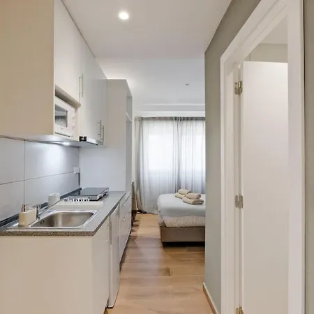 Lovely Fully Equipped Near Subway N1 Apartment