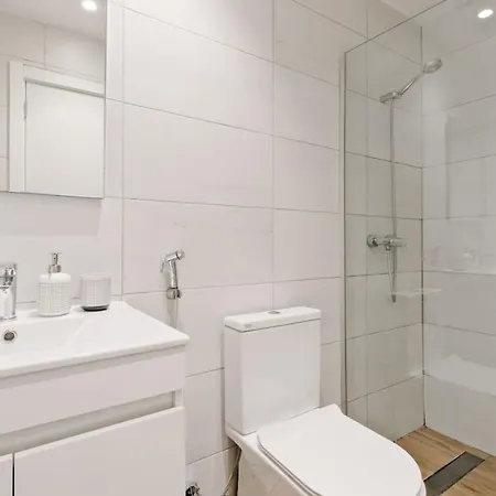 Lovely Fully Equipped Near Subway N1